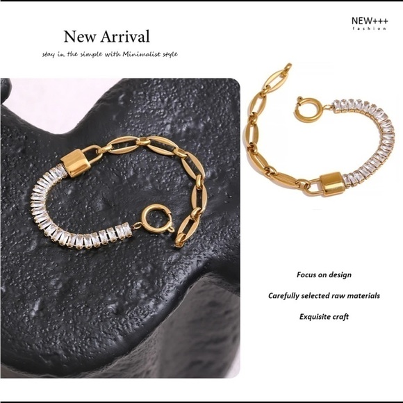 New Unique Gold Cubic Zirconia Padlock Bracelet - Picture 10 of 14